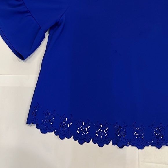 Moa Moa Woman Cobalt Blue Ruffle Sleeve Blouse Size 1X Laser Cut Hem - Picture 2 of 5
